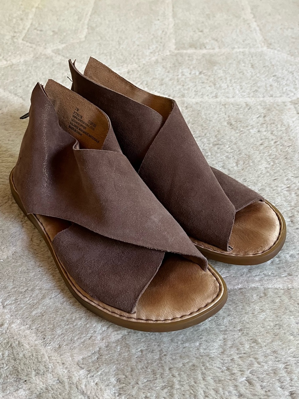 Born Iwa Sandals - Picture 1 of 14
